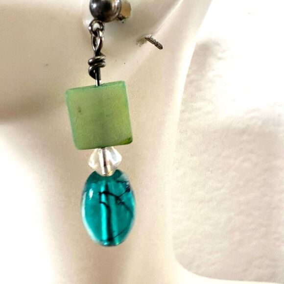 Blue abalone beaded drop post earrings - Picture 3 of 6